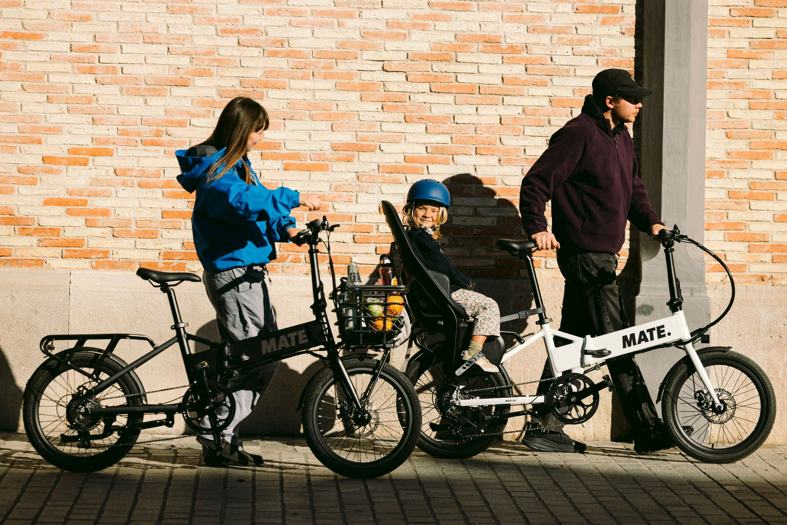 Familie mit MATE E-Bikes – entspannt unterwegs